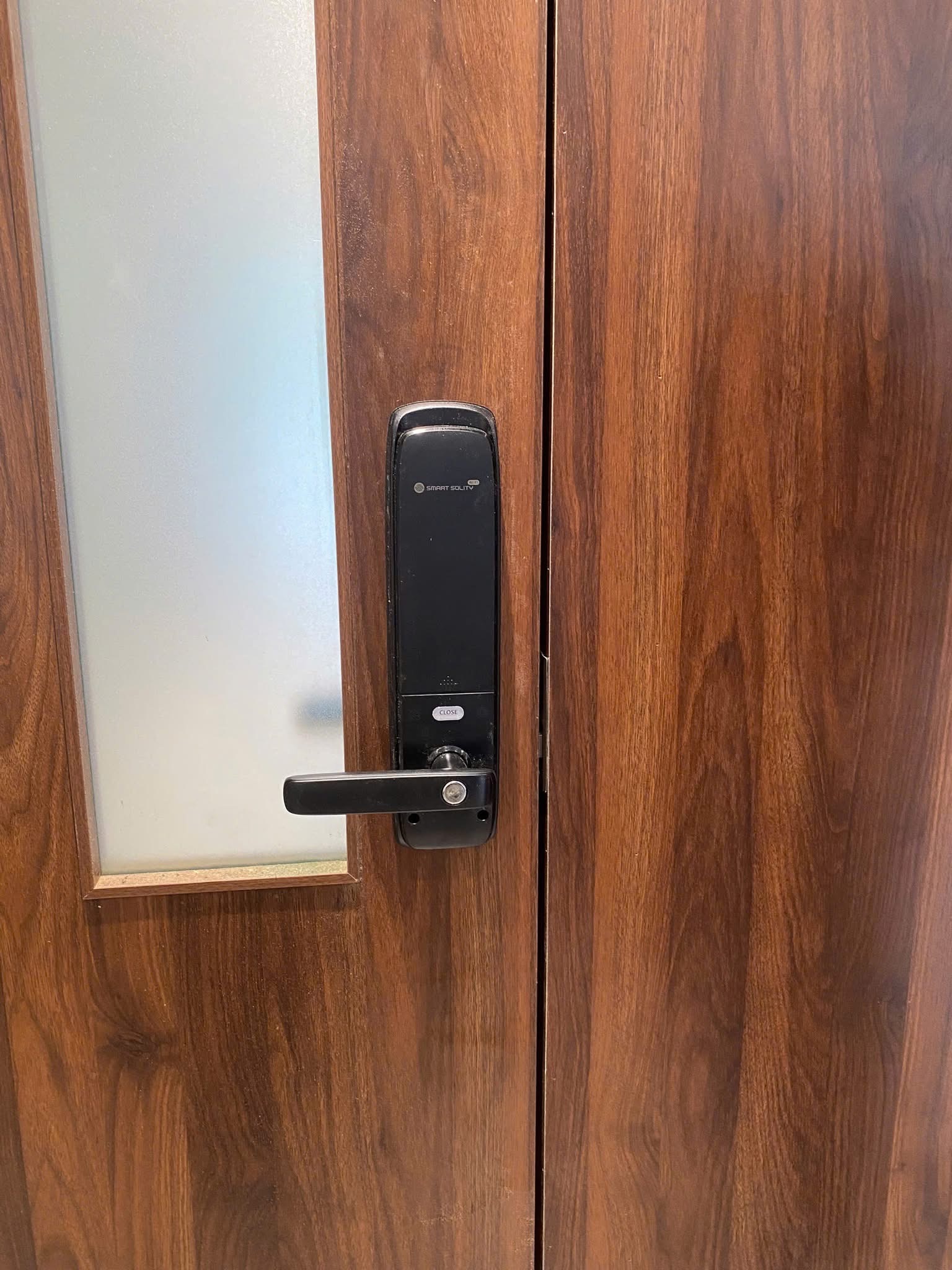 Khóa vân tay solity GM-7000BK mặt sau